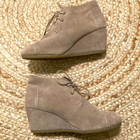 TOMS Ankle Boots - Picture 2 of 10